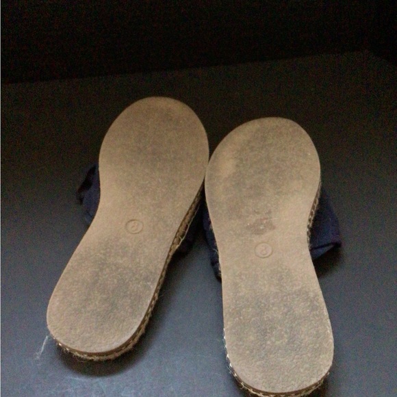 Universal Thread Sandals - Picture 2 of 3